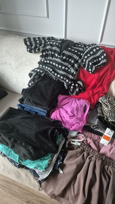 Paka ubrań dla kobiety rozmiar XS/S, ok. 60 rzeczy