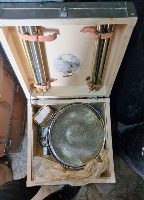 Reflektor wojskowy 1953 wczesny PRL skrzynia oryginalna konserwacjaNOS