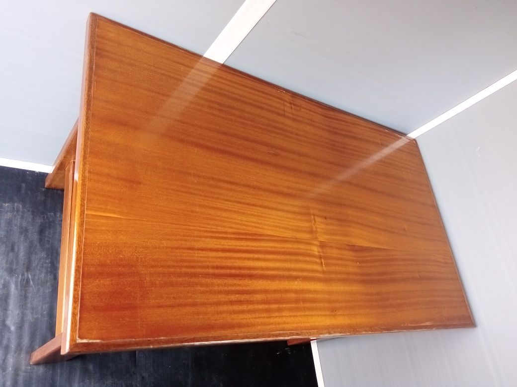 Mesa em madeira maciça pinho