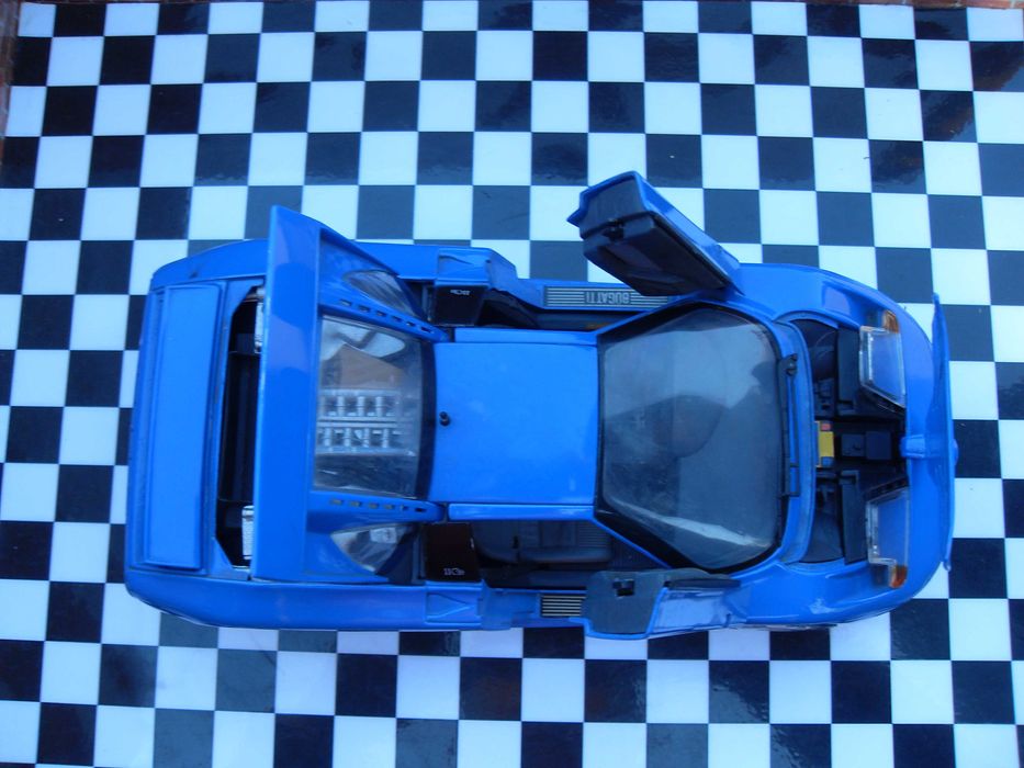 Bugatti EB 110  1:18