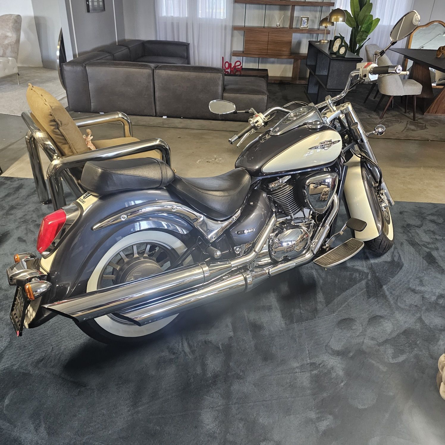 Suzuki C800 z 2012r. Przebieg 35 tyś km.  Bardzo ładny egzemplarz