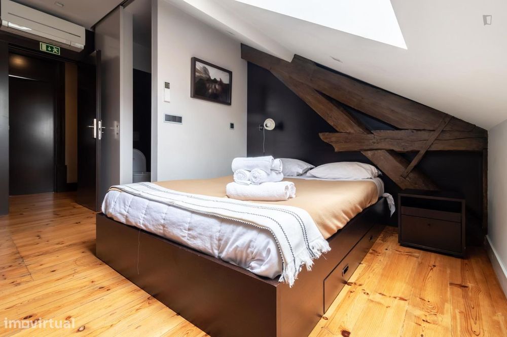281467 - Quarto com cama de casal, com casa de...