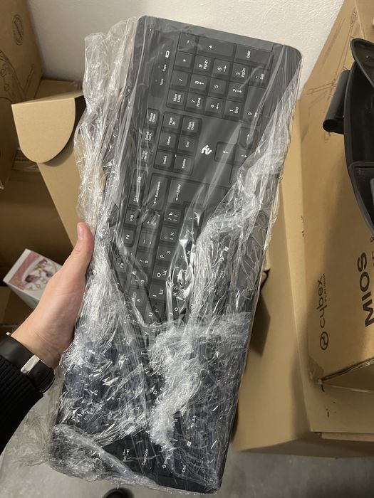 Продам безпроводну клавіатуру