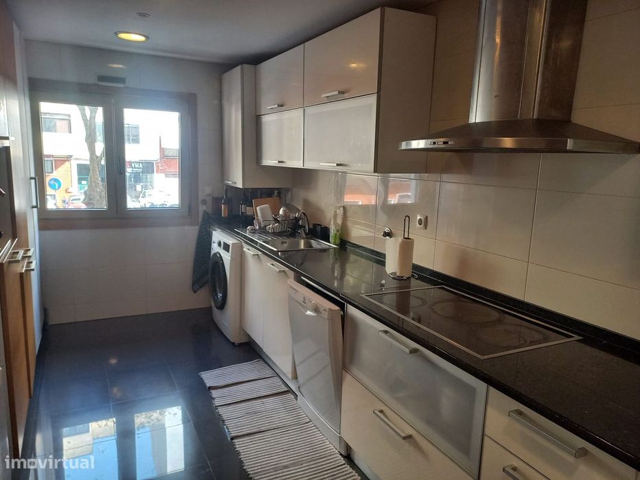 Viva com distinção na Quinta Grande! T3 à venda na Praceta das Flores