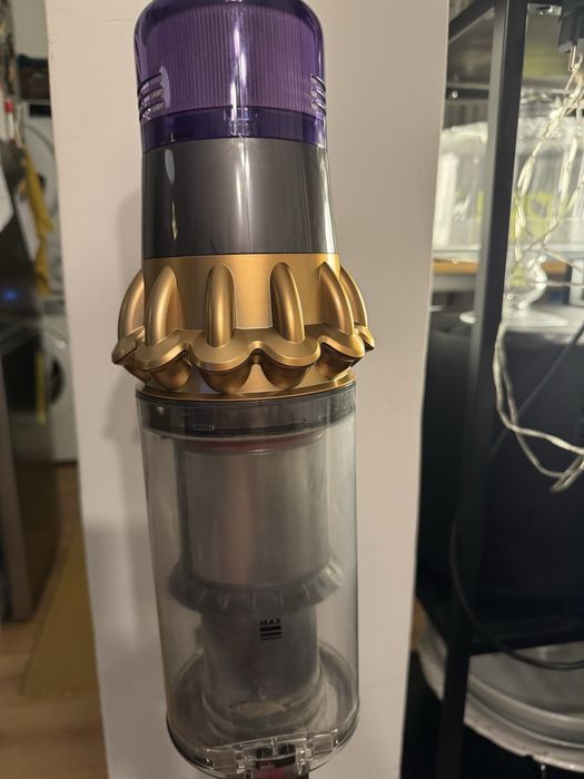 Aspirador Dyson V 11 tm absolute preço 295€ nao aceito menos que isso.