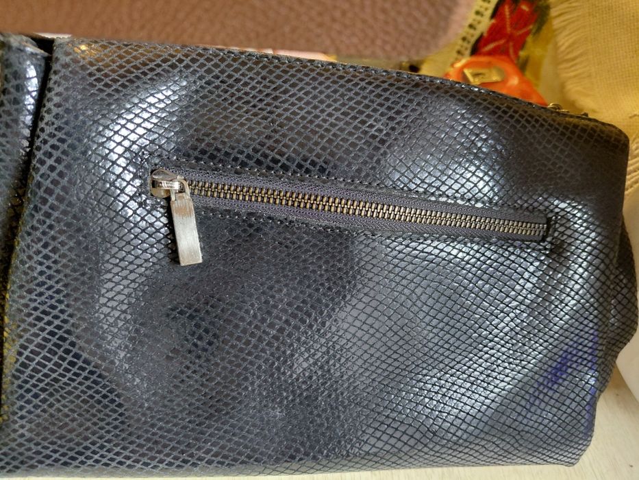 Шкіряна чорна жіноча сумка