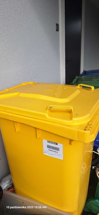 Kosze na smieci i pojemniki do segregacji