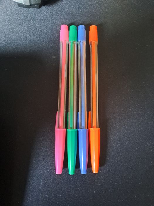 4 canetas coloridas usadas