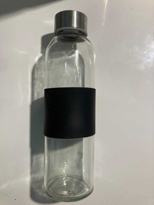 Butelka na wode szklana około 0,5-0,7L