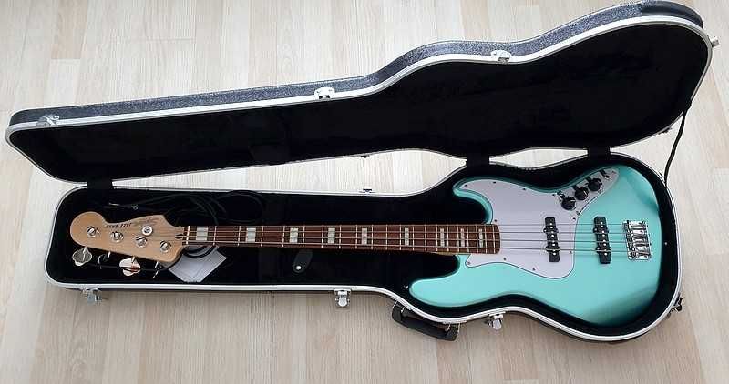 Fender Squier  Active Jazz Bass oraz RockCase Warwick aktywna