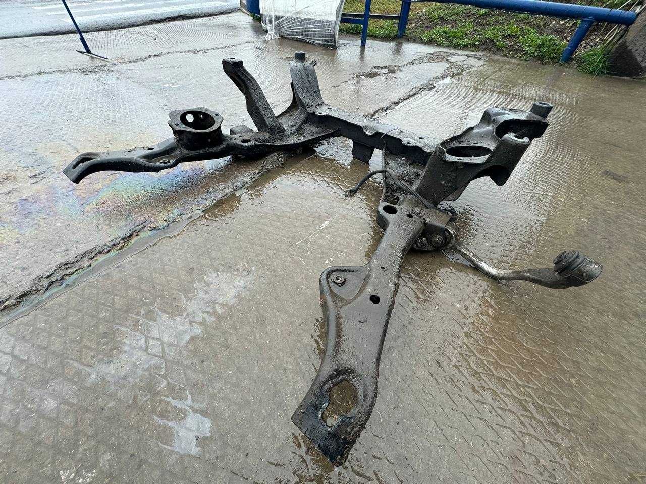 Передній Підрамник до BMW E60/E61 (4Х4)