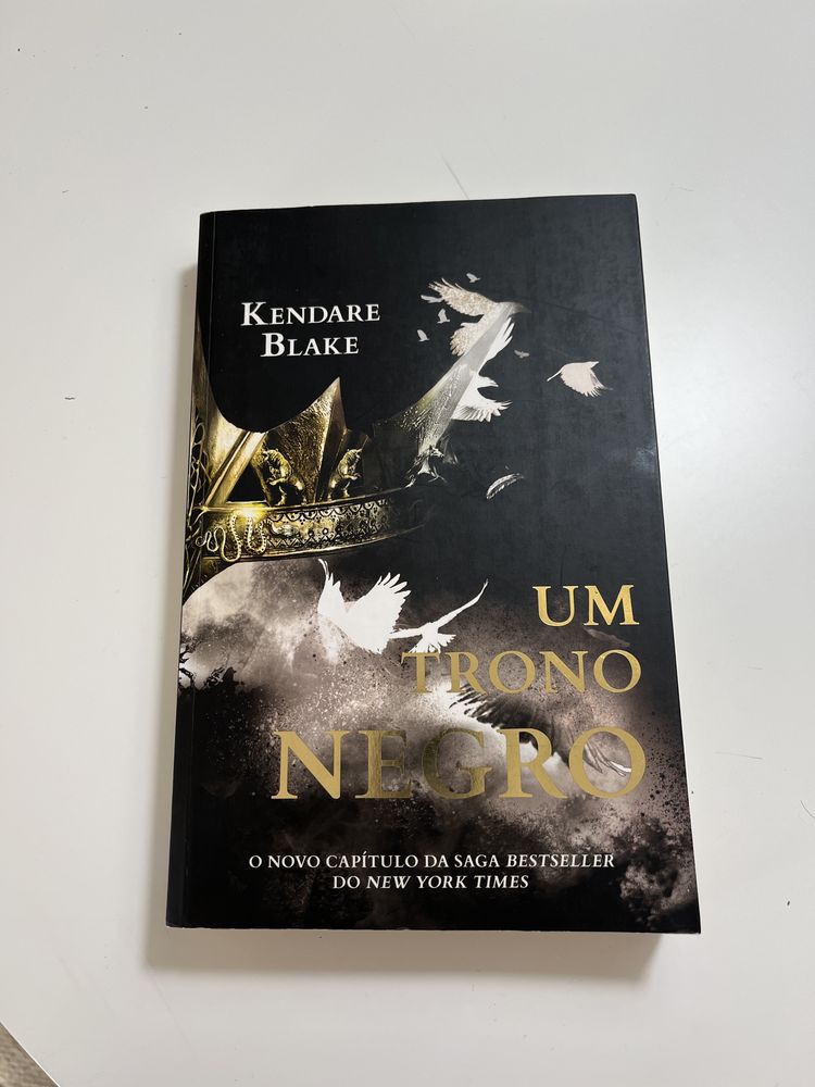 Livros da coleção “Três Coroas Negras”