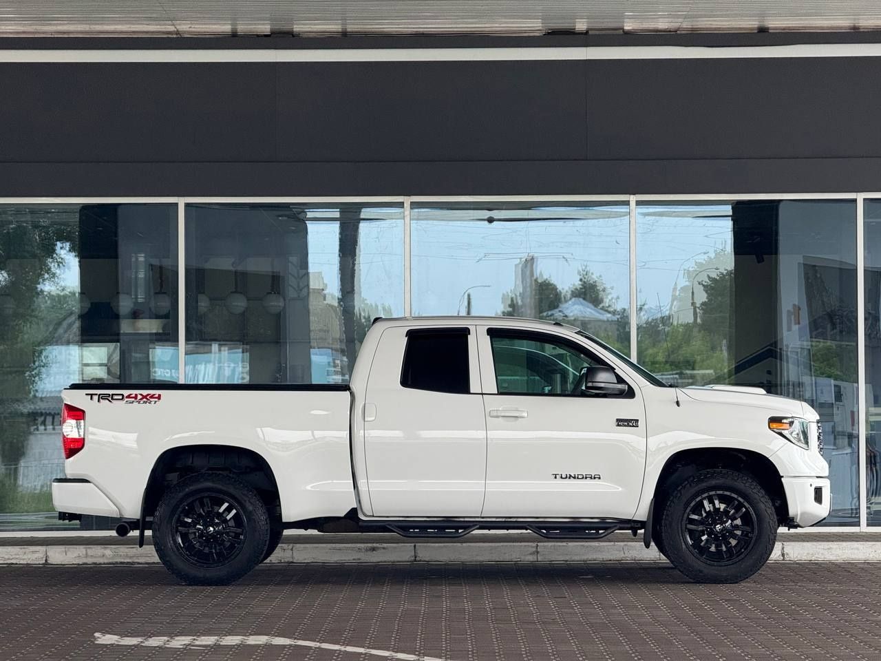 Toyota Tundra 2018 року, 5.7 бензин, автомат, повний привід, 140т.км