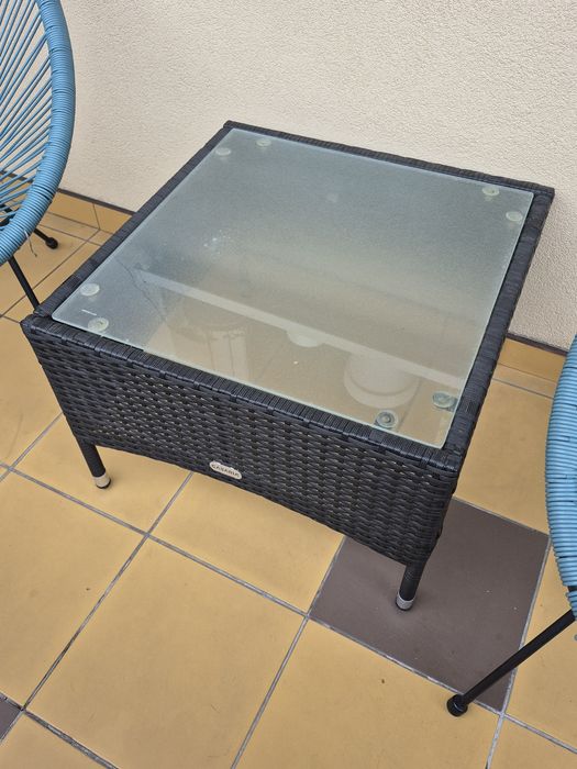 Stolik i krzesła ogrodowe