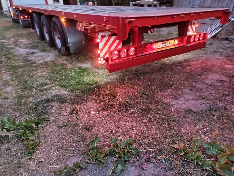 Напівпричіп платформа