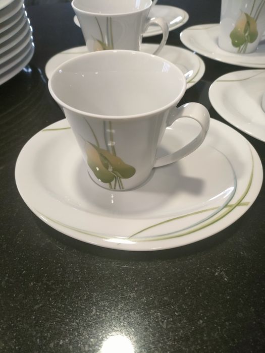 Conjunto chavenas de chá+ pratos  comida