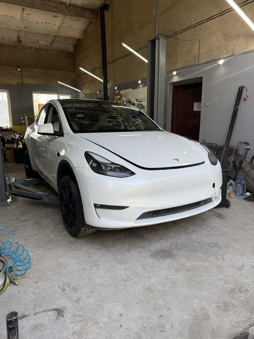 Розборка Tesla Model Y