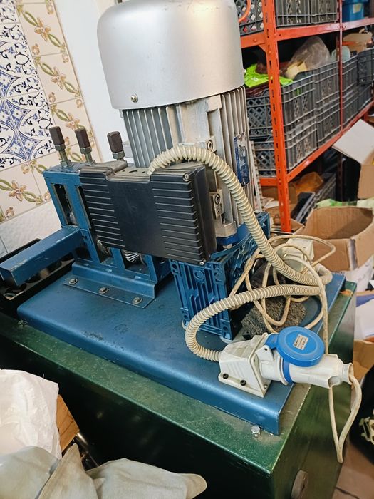 Máquina descarnar cobre