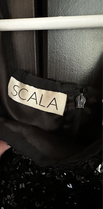 Женское шелковое платье черного цвета SCALA