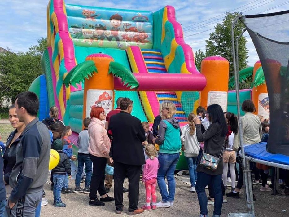 Виїздні атракціони на свято, оренда прокат батутів, солодка вата попко
