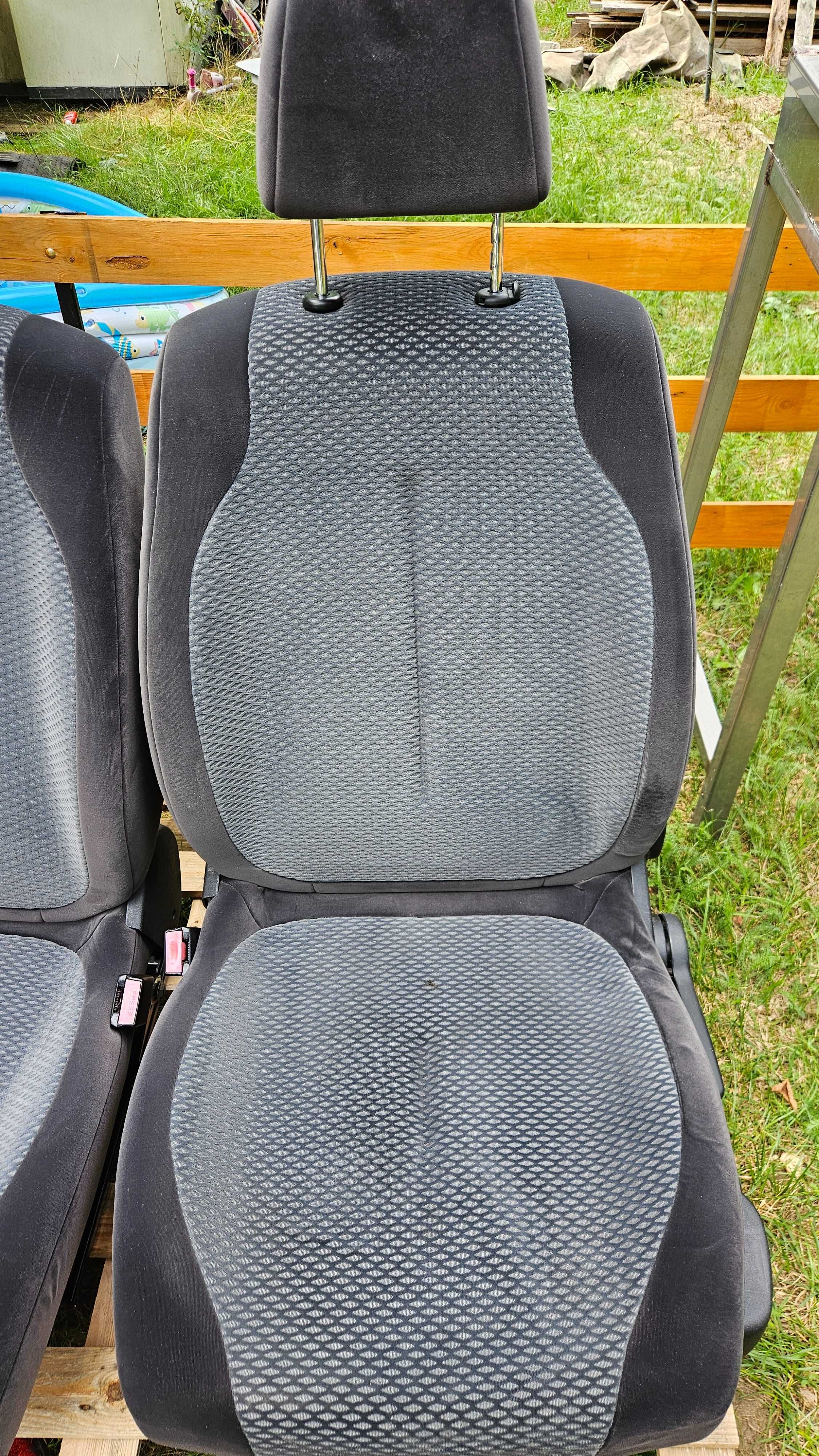 Komplet Fotele i kanapa Citroen c4 5d