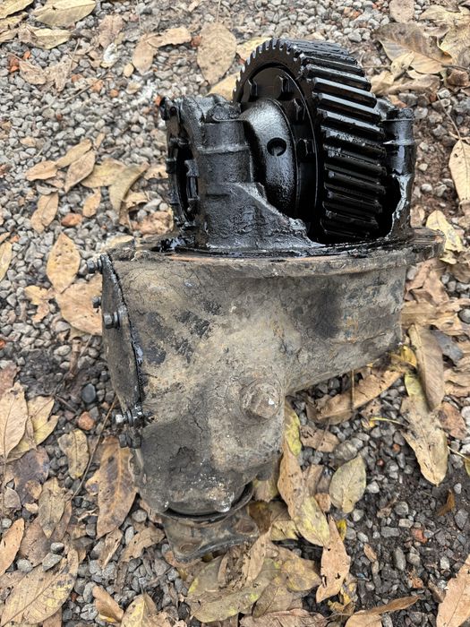 Редуктор перед зил 131 під ремонт