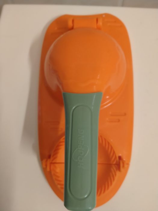 Forma  Maszynka do robienia i lepienia pierogów Forma 2w 1