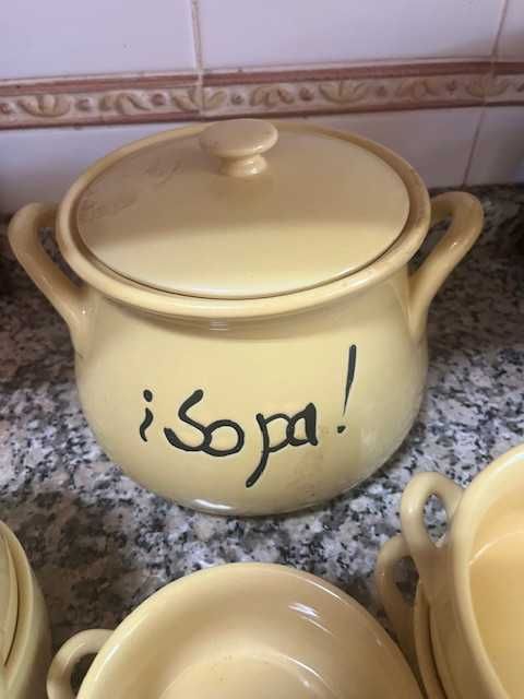 Pote de sopa com 5 tijelas em ceramica