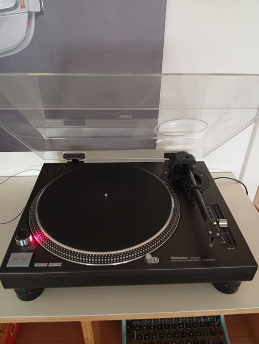 Gira-discos Technics SL-1210 MK2