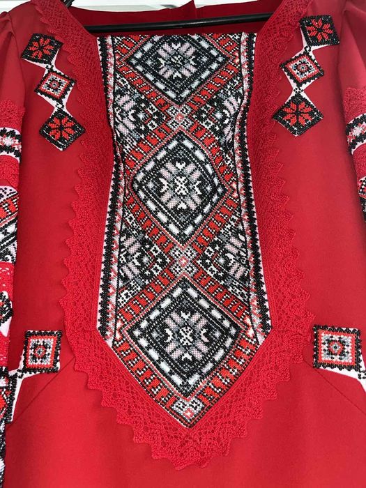 Плаття вишите бісером