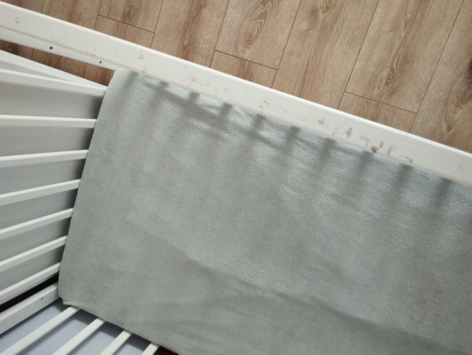 Łóżeczko dziecięce + dodatkowa barierka