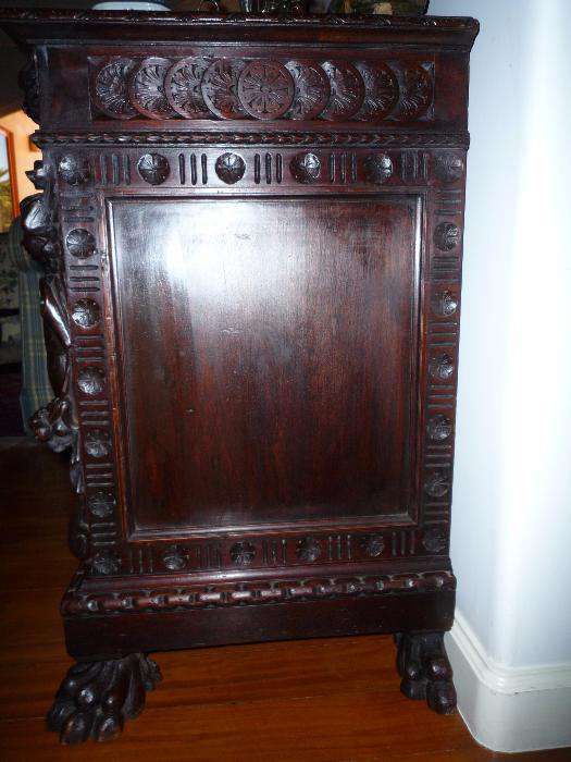 Armário Antigo em Mogno