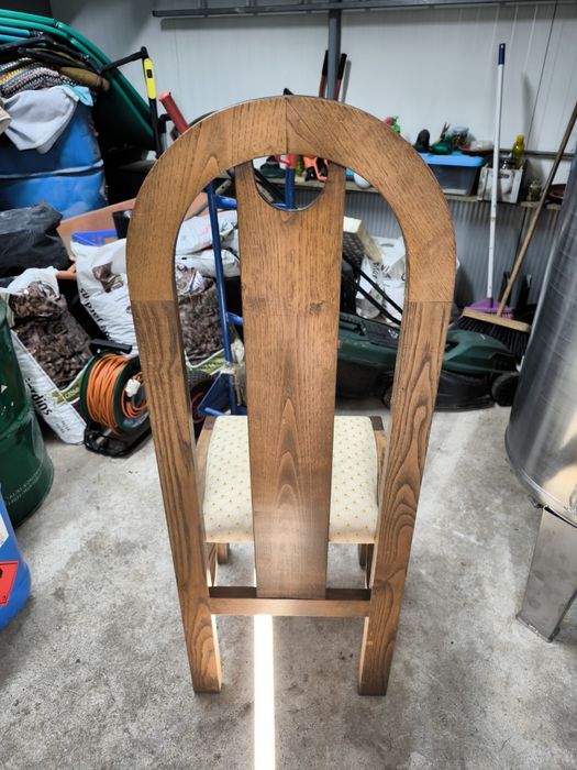 Cadeira em madeira em bom estado