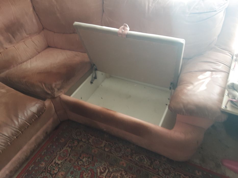 Продам кутовий диван.