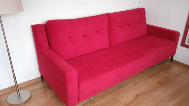 Kanapa , sofa rozkładana w kolor malinowy