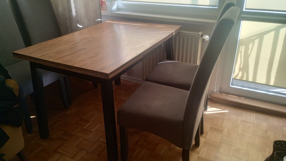 Solidny stół drewniany rozkładany