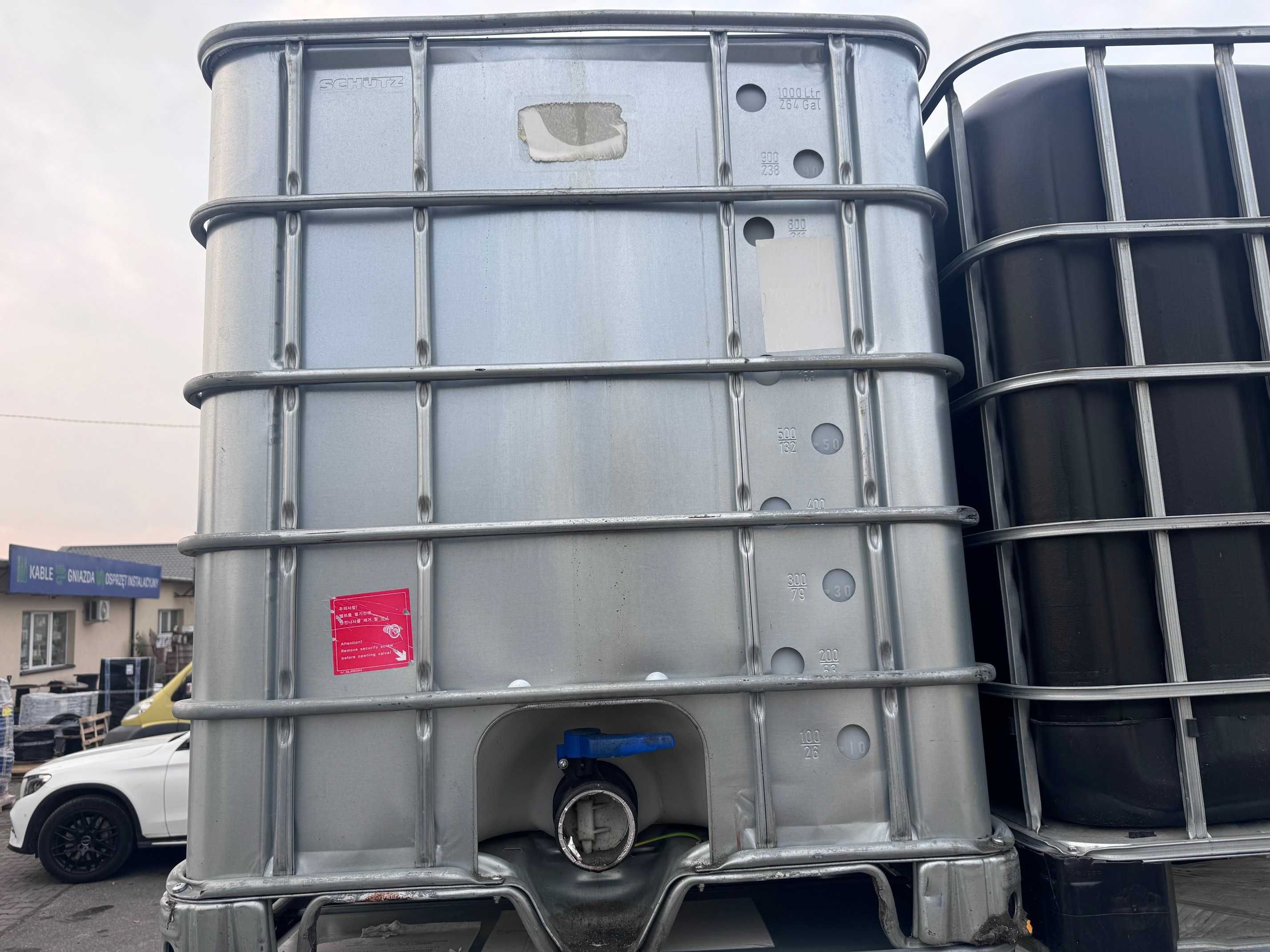 Zbiornik na deszczówkę , Mauzer , na wodę 1000L biały czarny aluminiow