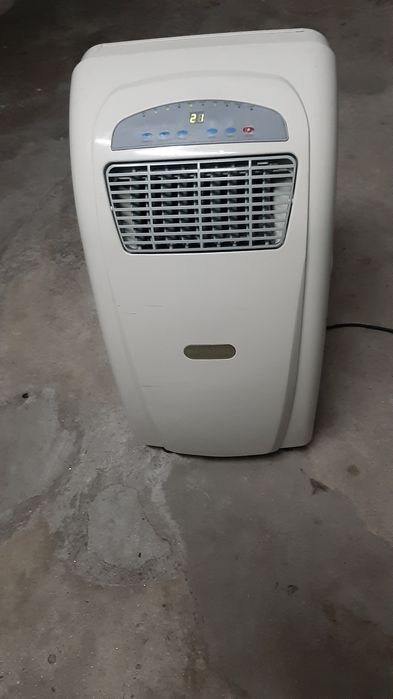 Ar-Condicionado portátil todo limpo e afinado