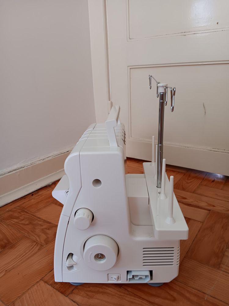 Maquina Ultralock Singer