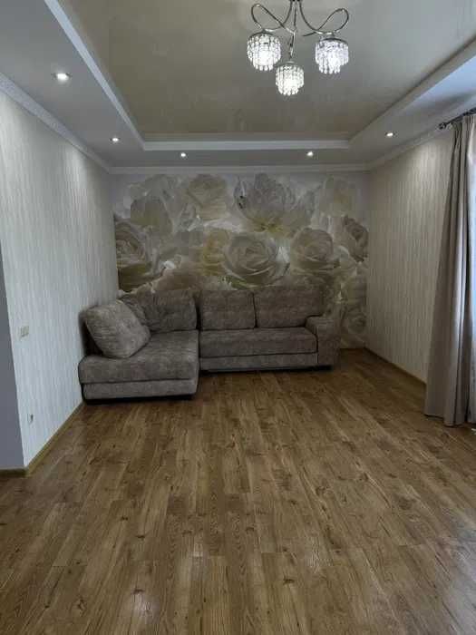 просторий будинок 228 м² з цокольним поверхом та  ділянкою 23 сотки