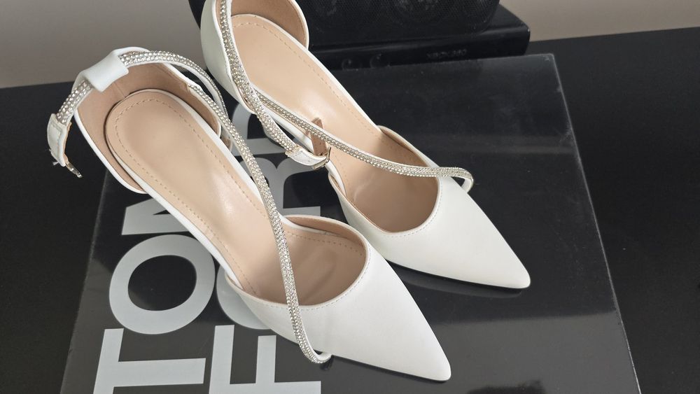 Buty z kryształkami 38