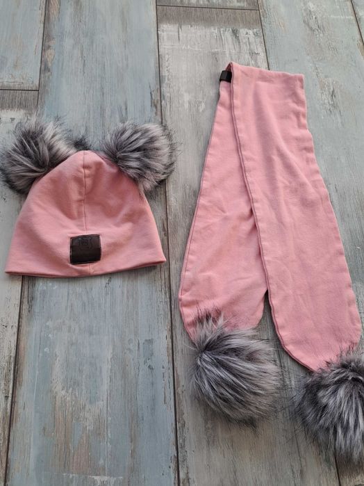 Zestaw czapka szalik bawełna z pomponami rozowy na 2-3 latka