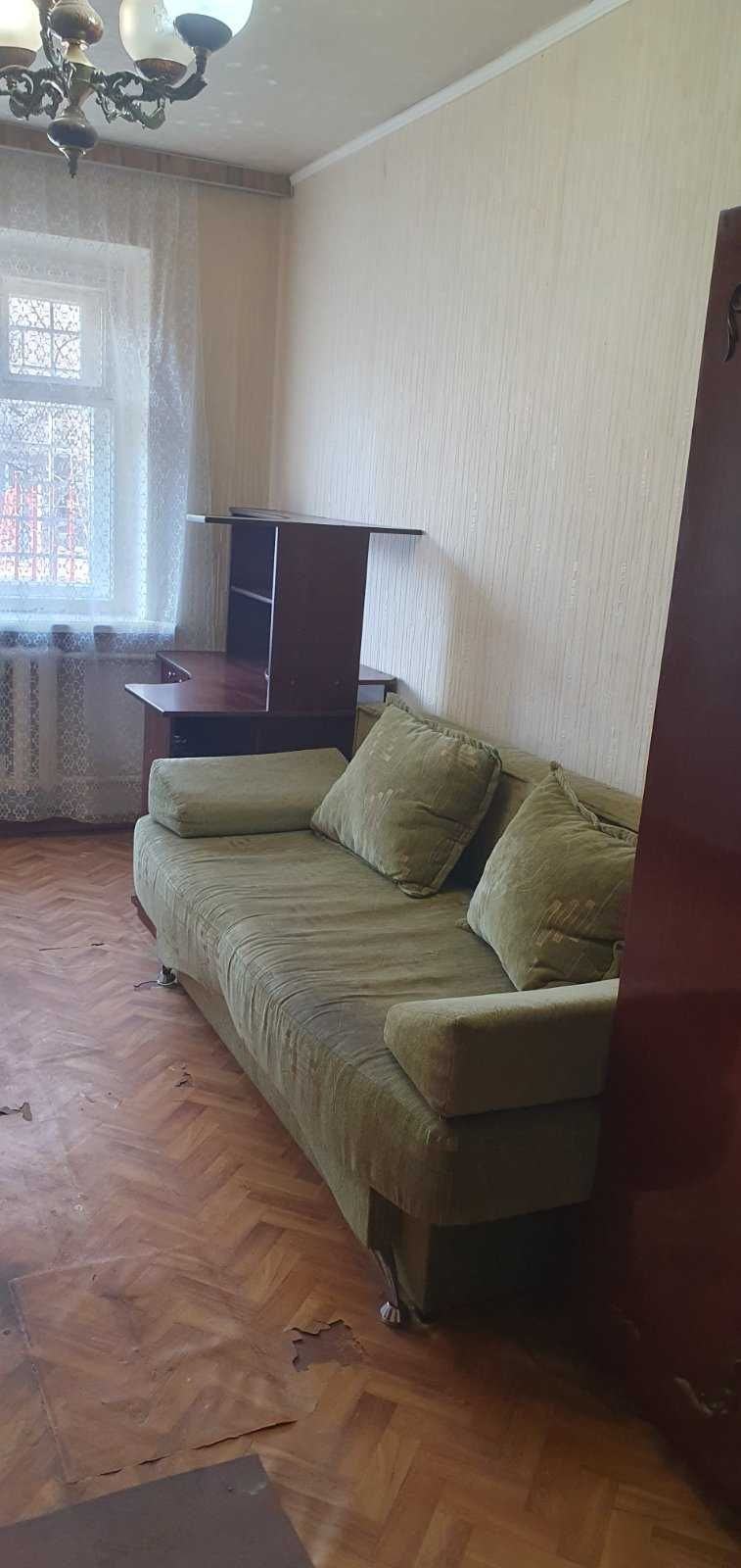 Продам кімнату в гуртожитку. 15 кв.м.Подільський р-н.(Без комісійних)