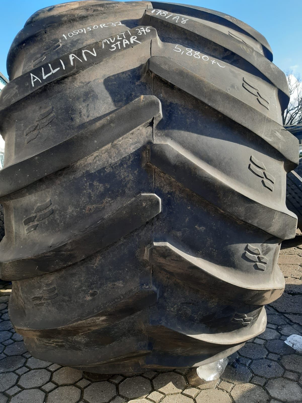 Opona 1050/50R32 Alliance