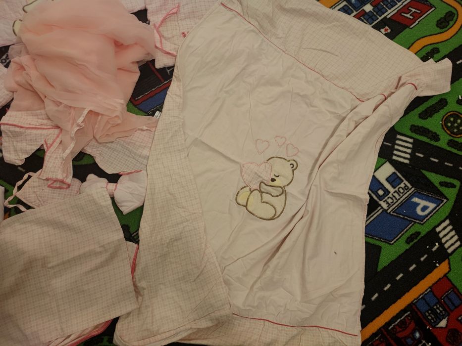 Komplet 8 części rożek, kołdra, ochraniacz, prześcieradło, baldachim d