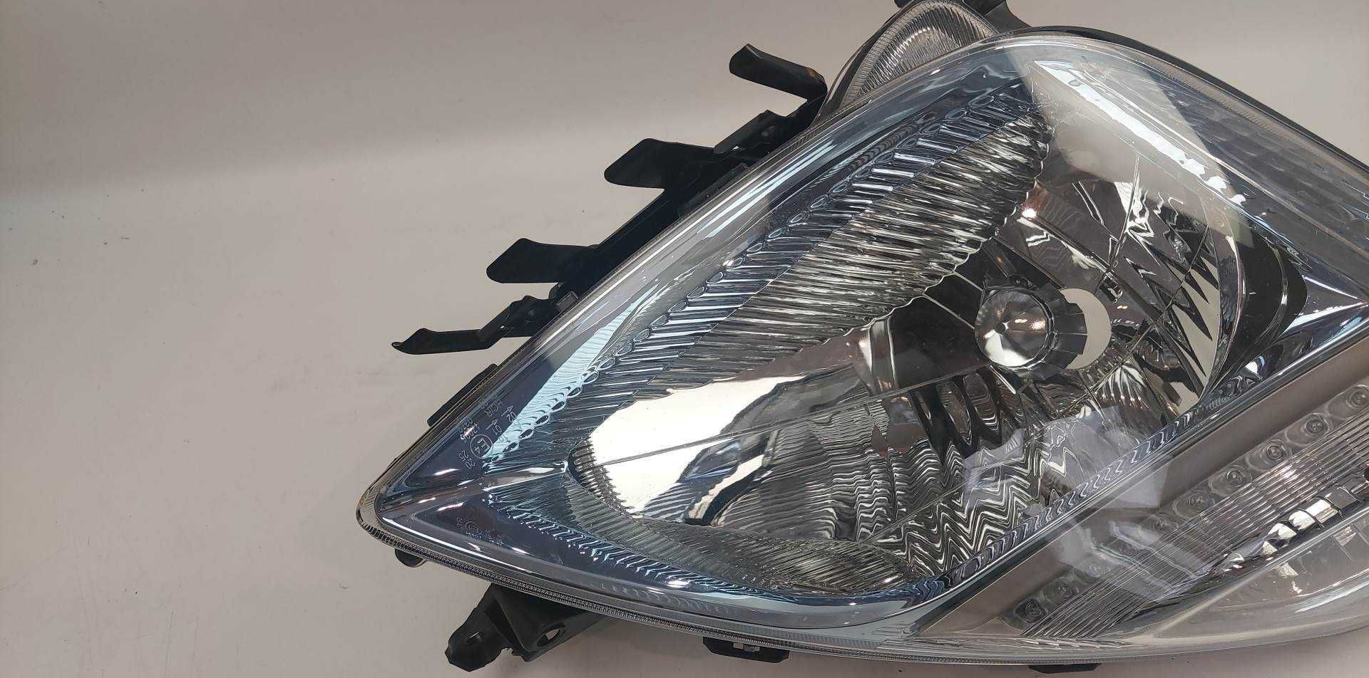 Reflektor lampa Tyc Toyota prawa