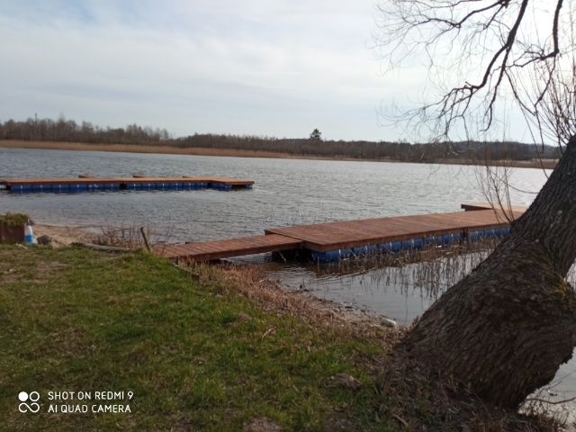 Przystań, pomost pływający, tratwa, dom na wodzie, house boat, modrzew