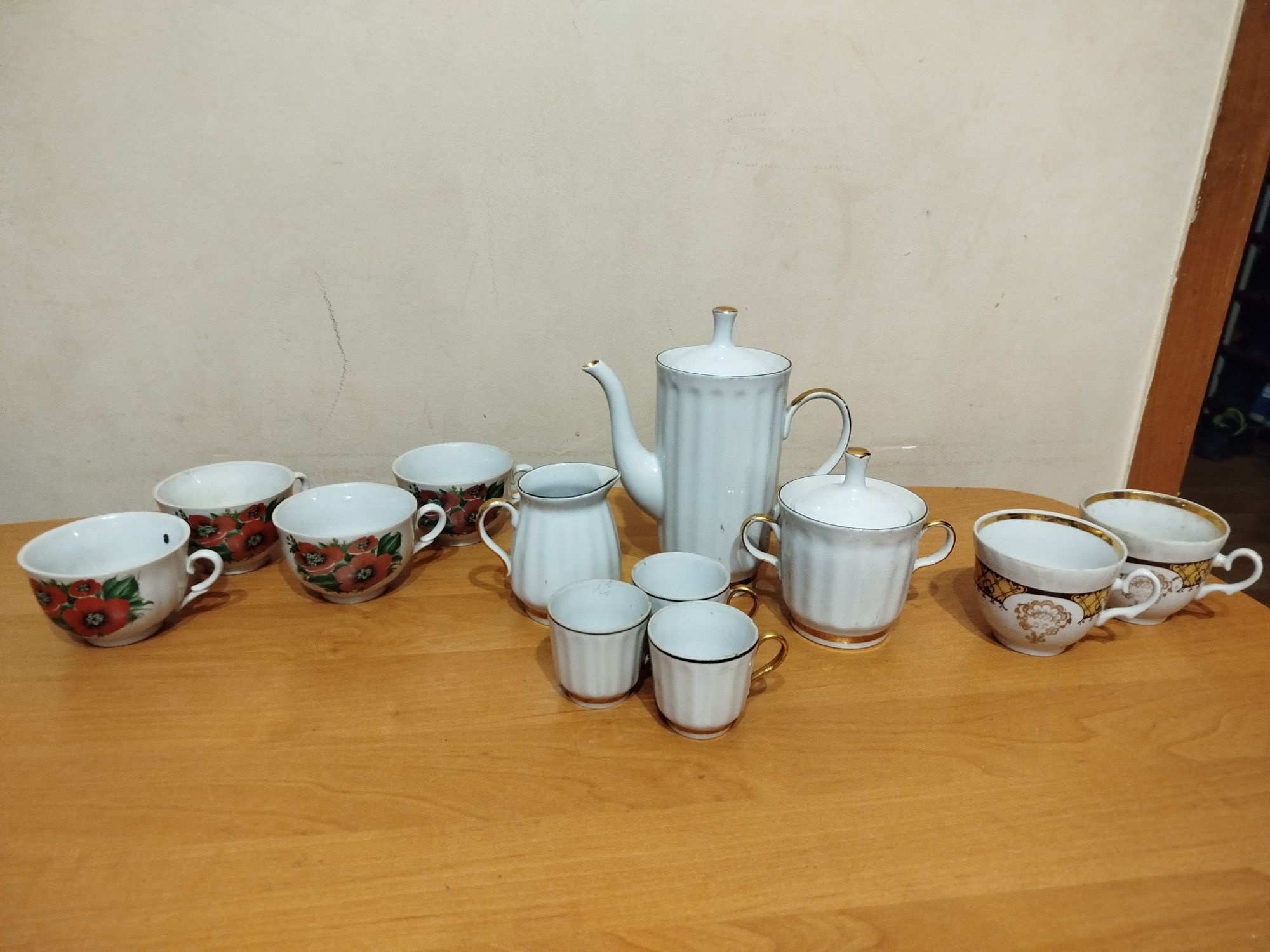 Заварники, сахарницы, маслёнки, молочники и др.