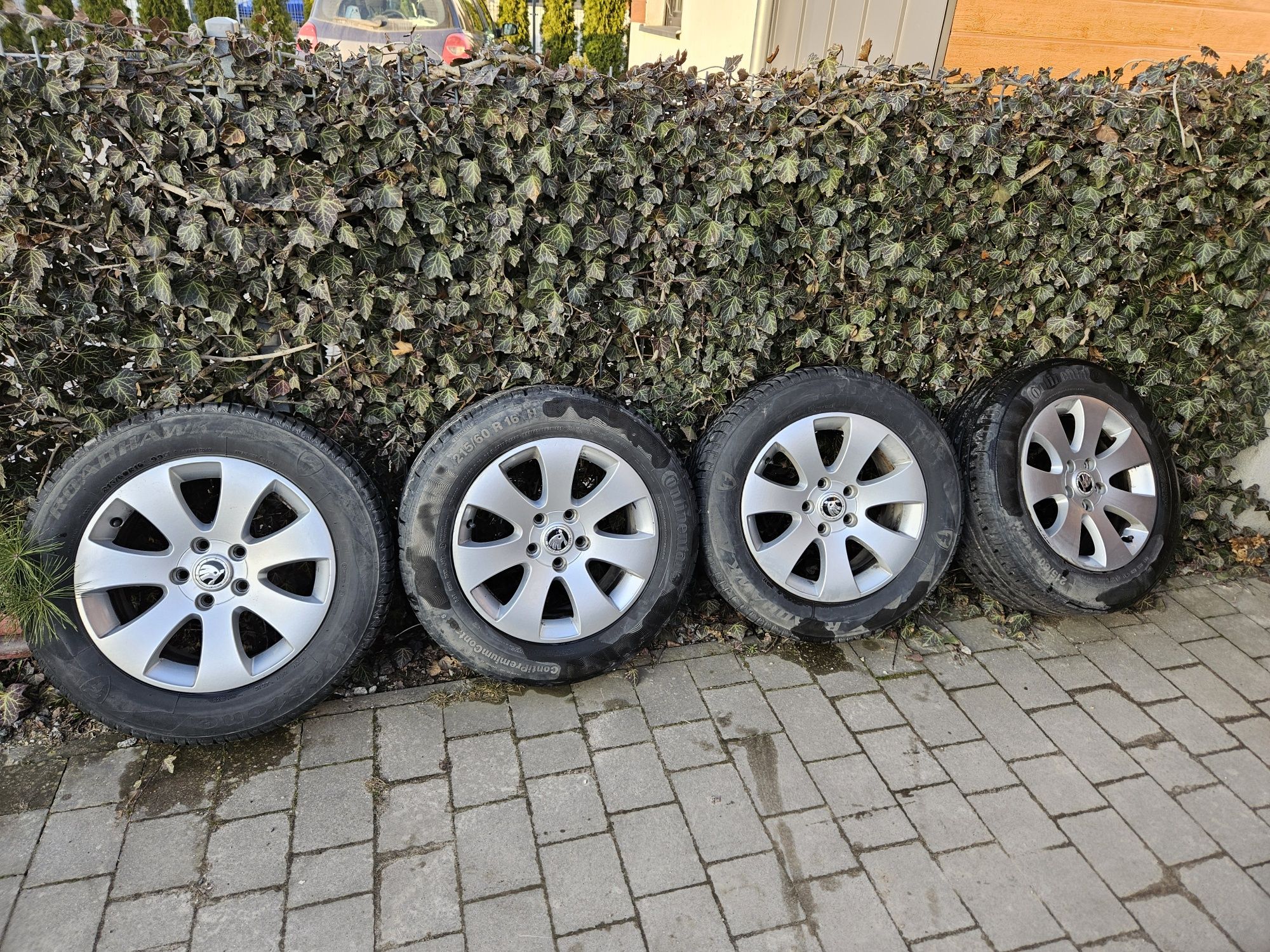Koła Skoda, felgi R 16, 215/60, opony letnie