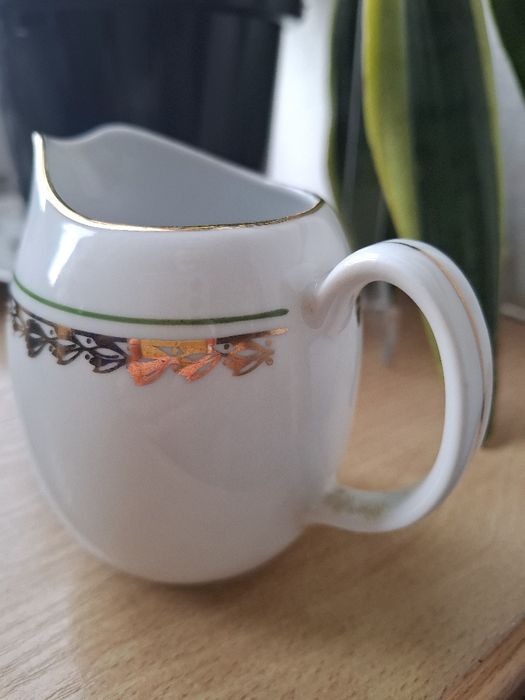 Mlecznik,porcelana Wałbrzych.